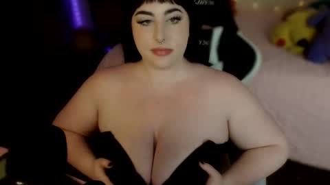 Snapshot of sugarrrbabydoll chatting on 2, 5, 2026 Lucy Love online show from 2, 5, 2026