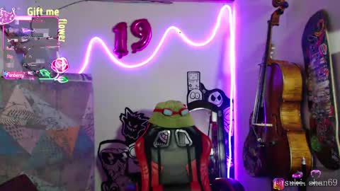 Snapshot of sukichan_ chatting on 8, 9, 2025 Sukylee online show from 8, 9, 2025