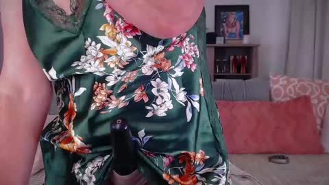 Snapshot of summerknightzzz chatting on 24, 4, 2026 SummerKnightzzz online show from 24, 4, 2026