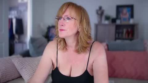 Snapshot of summerknightzzz chatting on 14, 5, 2026 SummerKnightzzz online show from 14, 5, 2026