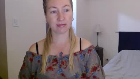 Snapshot of sunbrilliant chatting on 22, 5, 2026 sunbrilliant online show from 22, 5, 2026