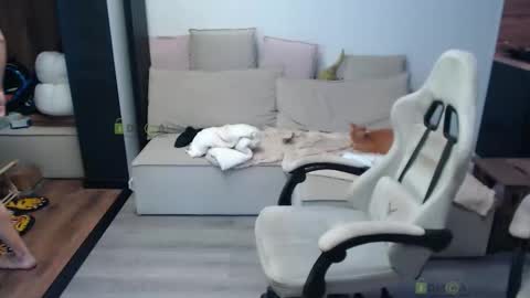 Snapshot of sunny1girl chatting on 4, 2, 2026 Alice and Sergey online show from 4, 2, 2026