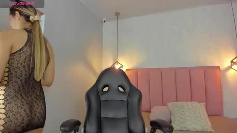  S U N N Y online show from 4, 3, 2026