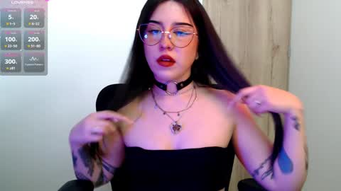 Snapshot of sunnyhottt chatting on 25, 12, 2024 Maria online show from 25, 12, 2024