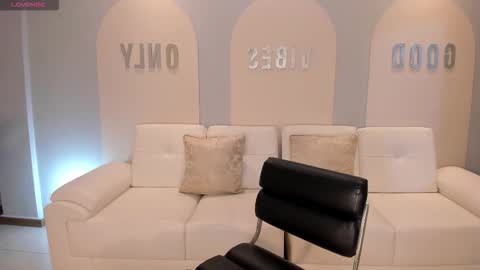 Snapshot of sunnyrivers_ chatting on 21, 10, 2025 Sunny Rivers online show from 21, 10, 2025