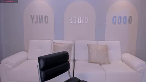 Snapshot of sunnyrivers_ chatting on 24, 10, 2025 Sunny Rivers online show from 24, 10, 2025