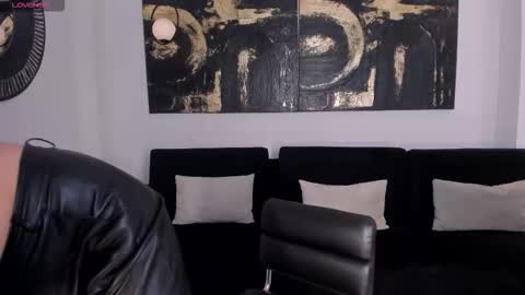 Snapshot of sunnyrivers_ chatting on 28, 11, 2025 Sunny Rivers online show from 28, 11, 2025