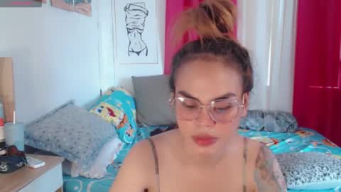Snapshot of superhotvaleria chatting on 31, 10, 2025 Im val online show from 31, 10, 2025