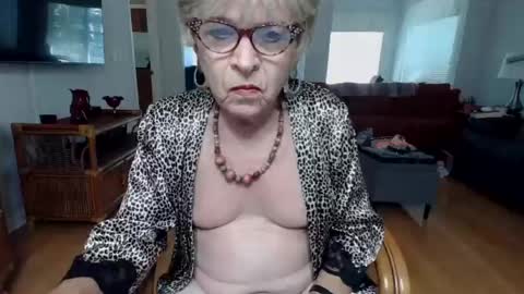 Snapshot of susanandlisa chatting on 15, 6, 2026 sexualsusan online show from 15, 6, 2026