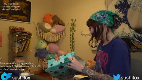 Snapshot of sushifox chatting on 17, 12, 2024 online show from 17, 12, 2024