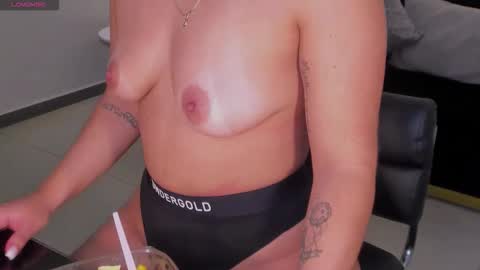 Sussy Bell online show from 2, 12, 2025