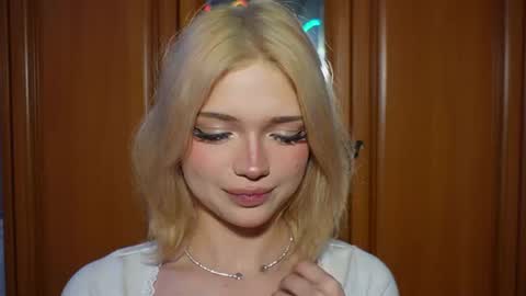 Snapshot of suzannabarmes chatting on 20, 6, 2026 Stacy online show from 20, 6, 2026