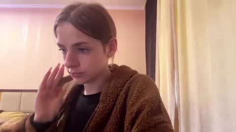 Snapshot of suzannetigerino chatting on 12, 6, 2026 Emila online show from 12, 6, 2026