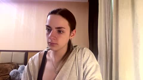 Snapshot of suzannetigerino chatting on 29, 6, 2026 Emila online show from 29, 6, 2026