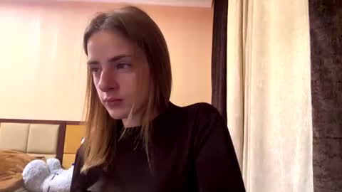 Snapshot of suzannetigerino chatting on 17, 7, 2026 Emila online show from 17, 7, 2026