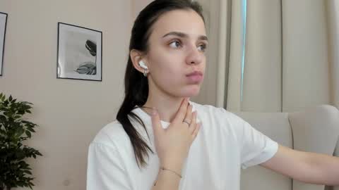 Suzy  next stream  Thursday Friday Saturday online show from 22, 1, 2025