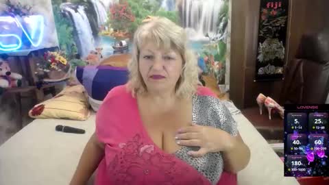 Snapshot of svetifox chatting on 13, 9, 2025 Sveti online show from 13, 9, 2025