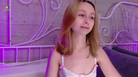 Snapshot of sweatee_fluff chatting on 31, 5, 2026 RACHEL online show from 31, 5, 2026