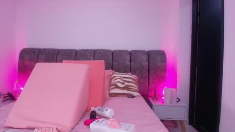 Debora  online show from 7, 11, 2025