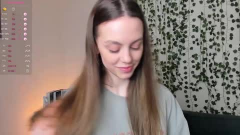 Snapshot of sweet_and_flirt chatting on 21, 11, 2025 Alice online show from 21, 11, 2025