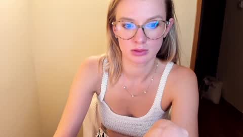 Snapshot of sweet_angel_a chatting on 16, 12, 2024 Ann - your sweet girl online show from 16, 12, 2024