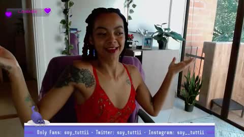 Snapshot of sweet_bluee chatting on 19, 12, 2025 Tutti online show from 19, 12, 2025