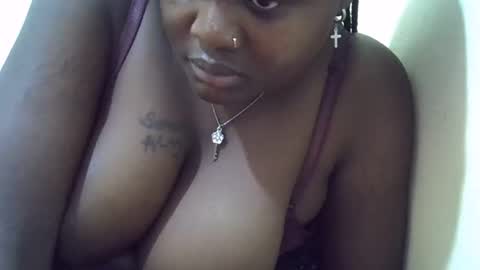 Snapshot of sweet_cindy8 chatting on 8, 11, 2025 Queen cindy online show from 8, 11, 2025