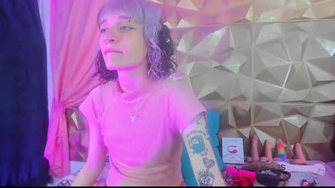  emmili  online show from 1, 1, 2025