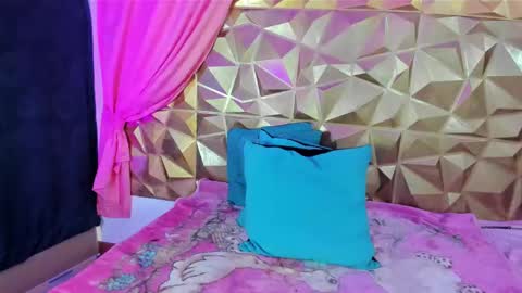  emmili  online show from 13, 2, 2025