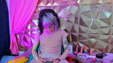  emmili  online show from 20, 2, 2025