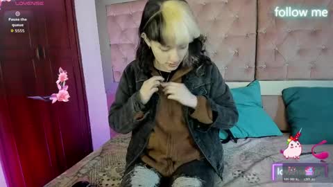  emmili  online show from 9, 4, 2026