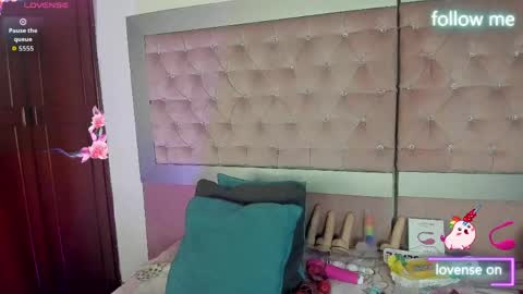  emmili  online show from 15, 4, 2026