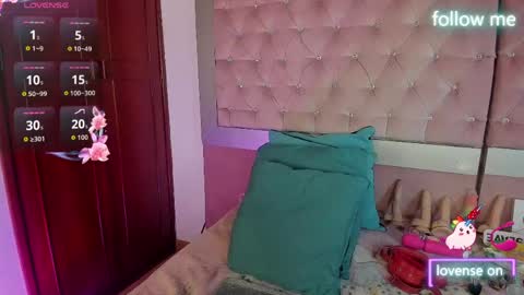 Snapshot of sweet_emmili chatting on 27, 4, 2026 emmili online show from 27, 4, 2026