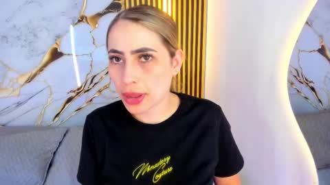 Snapshot of sweet_flame_ chatting on 7, 10, 2025 sweet_flame_ online show from 7, 10, 2025