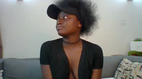 Snapshot of sweet_jenica chatting on 25, 2, 2025 ESTHER NEEMA online show from 25, 2, 2025
