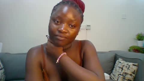 Snapshot of sweet_jenica chatting on 10, 3, 2025 ESTHER NEEMA online show from 10, 3, 2025