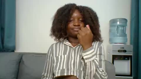 Snapshot of sweet_jenica chatting on 13, 10, 2025 ESTHER NEEMA online show from 13, 10, 2025