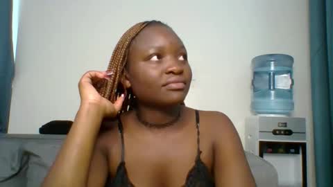 Snapshot of sweet_jenica chatting on 3, 11, 2025 ESTHER NEEMA online show from 3, 11, 2025