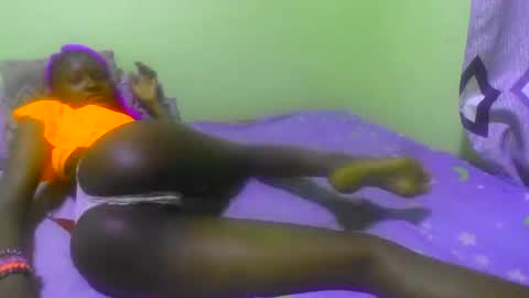 Snapshot of sweet_katrina2 chatting on 24, 11, 2025 millarn online show from 24, 11, 2025