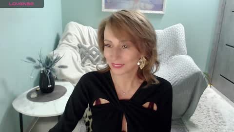 Snapshot of sweet_kitty5 chatting on 22, 9, 2025 Helen online show from 22, 9, 2025
