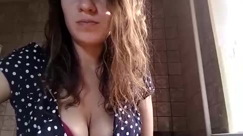 Snapshot of sweet_lilgirl_x chatting on 8, 2, 2025 Anna online show from 8, 2, 2025