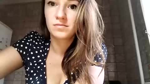 Snapshot of sweet_lilgirl_x chatting on 9, 3, 2025 Anna online show from 9, 3, 2025