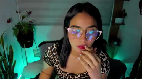 Lina online show from 10, 4, 2026