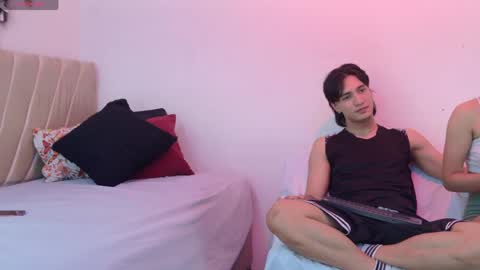 Snapshot of sweet_litle_ chatting on 11, 5, 2026 Mia online show from 11, 5, 2026