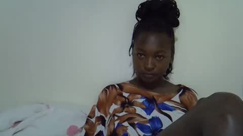 sweet_lunaz online show from 18, 10, 2025