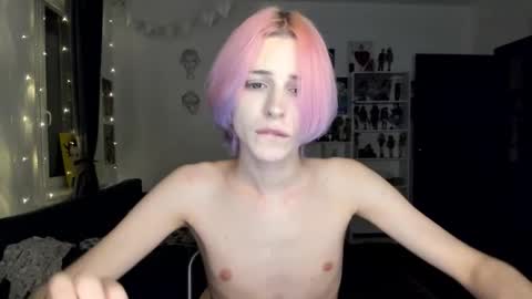 Snapshot of sweet_peach__ chatting on 19, 10, 2025 kira online show from 19, 10, 2025