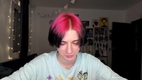 Snapshot of sweet_peach__ chatting on 17, 11, 2025 kira online show from 17, 11, 2025