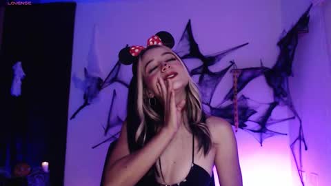 Snapshot of sweet_penny_ chatting on 19, 10, 2025 Penny online show from 19, 10, 2025