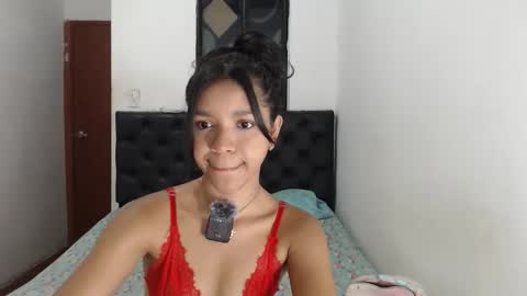 Snapshot of sweet_petite15 chatting on 4, 5, 2026 petite sweet online show from 4, 5, 2026