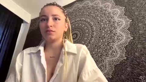 Snapshot of sweet_poisson_ chatting on 23, 5, 2026 MONIK online show from 23, 5, 2026